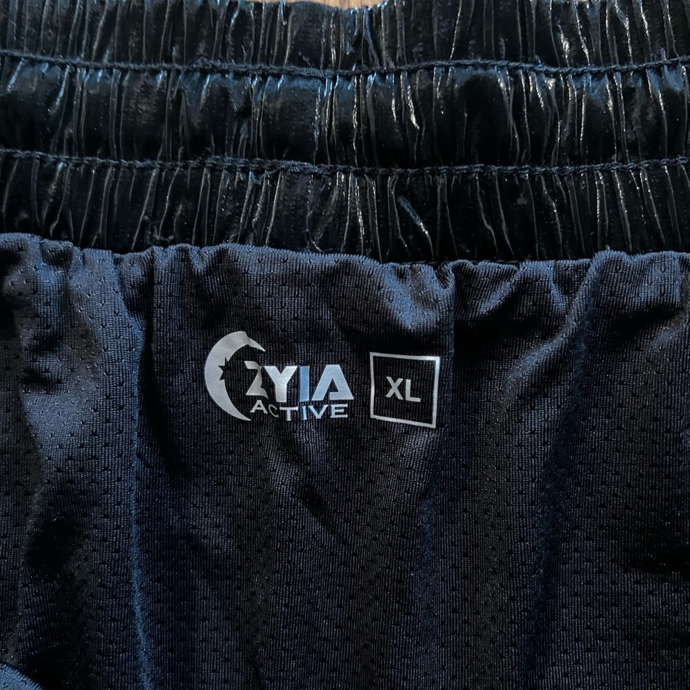 ZYIA Shorts - Picture 4 of 8